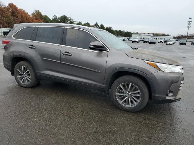 VIN 5TDJZRFH0KS601064 2019 Toyota Highlander, SE no.4