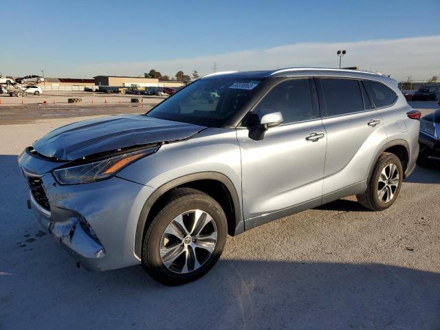 VIN 5TDGZRAH2MS042038 2021 Toyota Highlander, Xle no.1