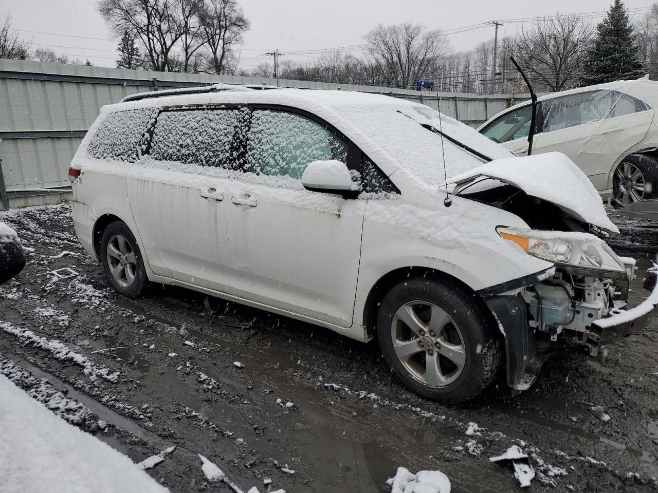 5TDKK3DC2BS029380 2011 Toyota Sienna Le