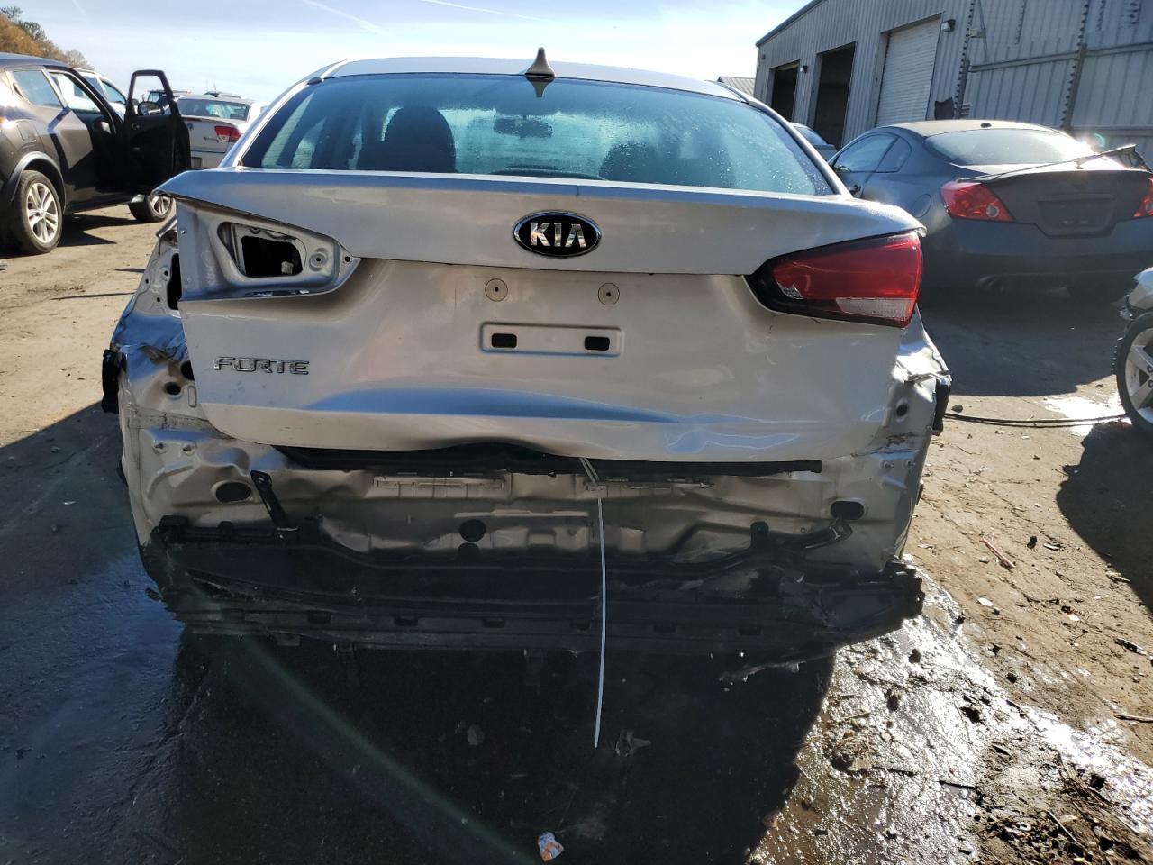 3KPFK4A75HE058048 2017 Kia Forte Lx