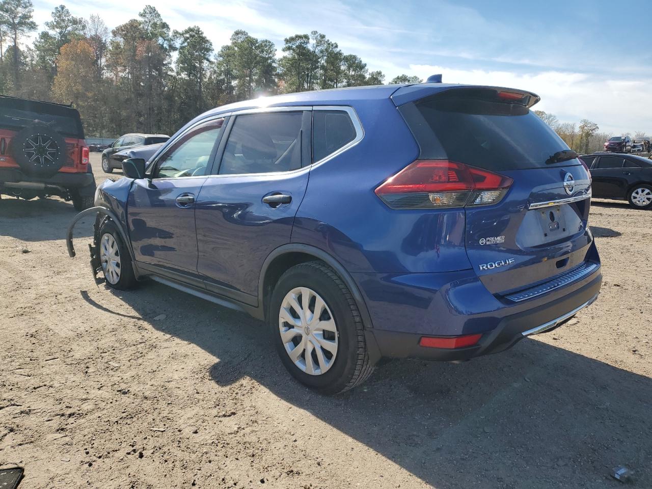 2018 Nissan Rogue S vin: KNMAT2MT1JP616892