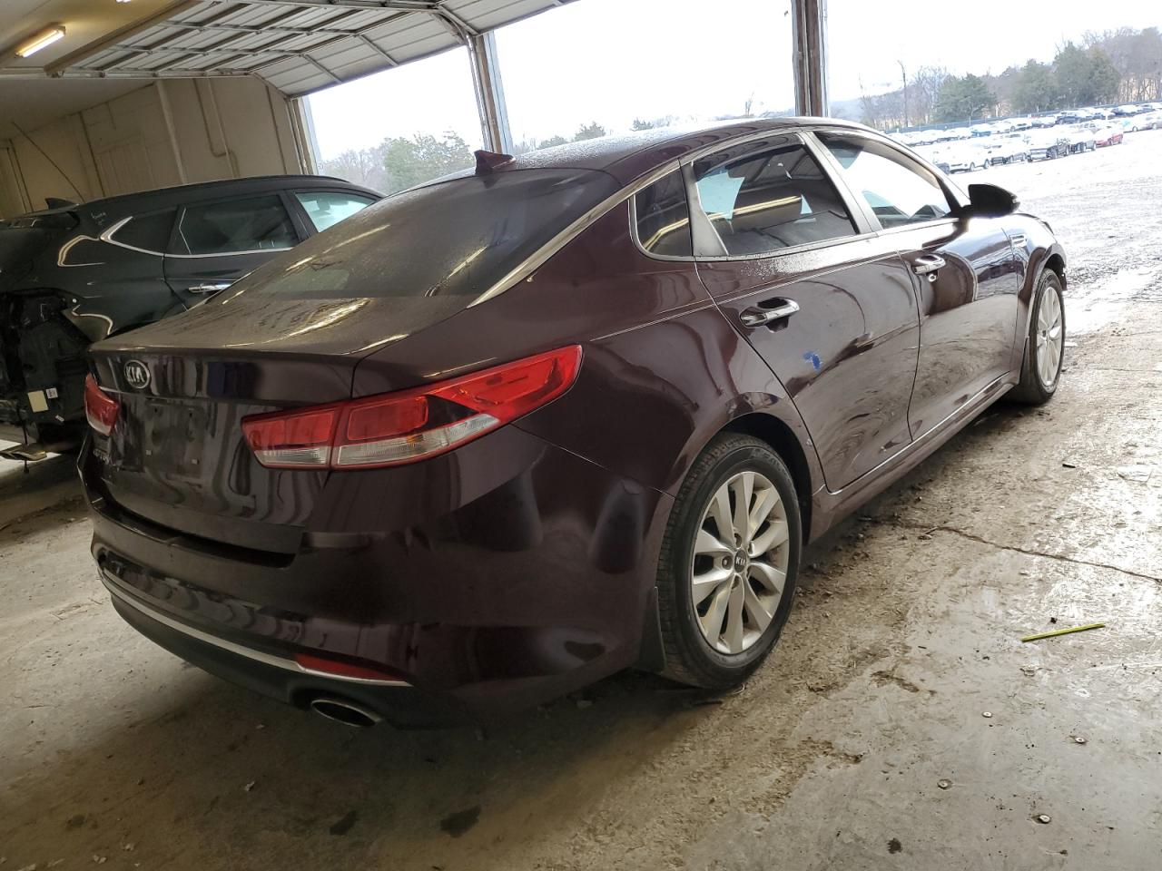 2018 Kia Optima Lx vin: 5XXGT4L3XJG267682