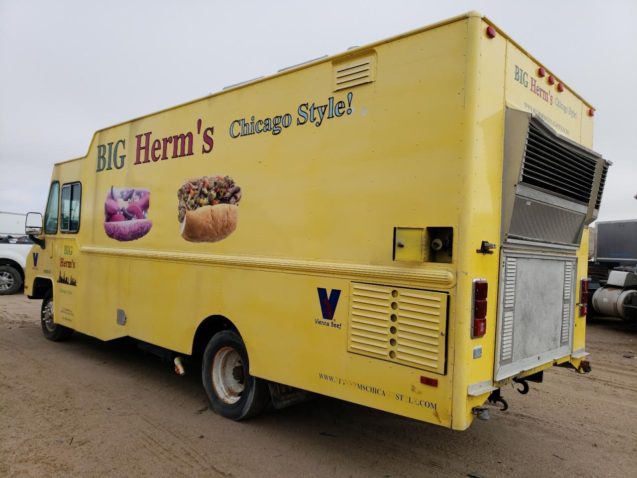 2000 FREIGHTLINER CHASSIS M LINE WALK-IN VAN for Sale | NM