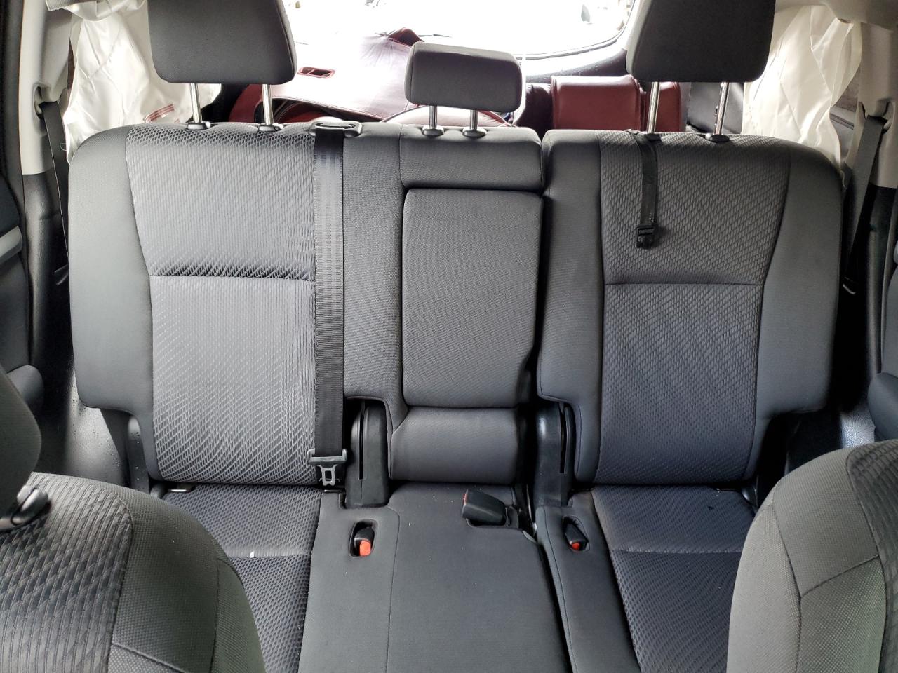 5TDBZRFH7KS979161 2019 Toyota Highlander Le