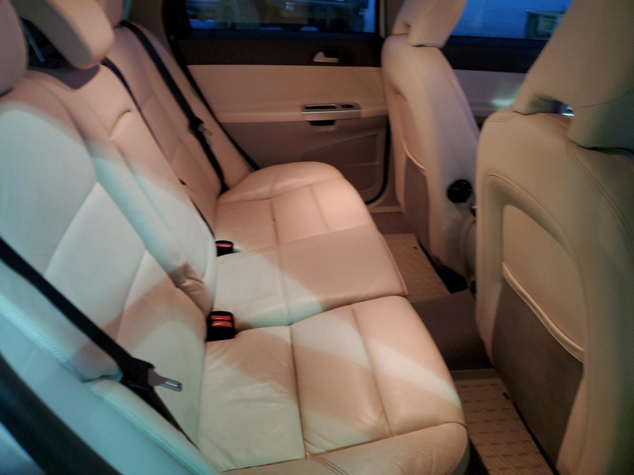yv1672mw1b2621796 YV1672MW1B2621796 2011 Volvo V50 T5