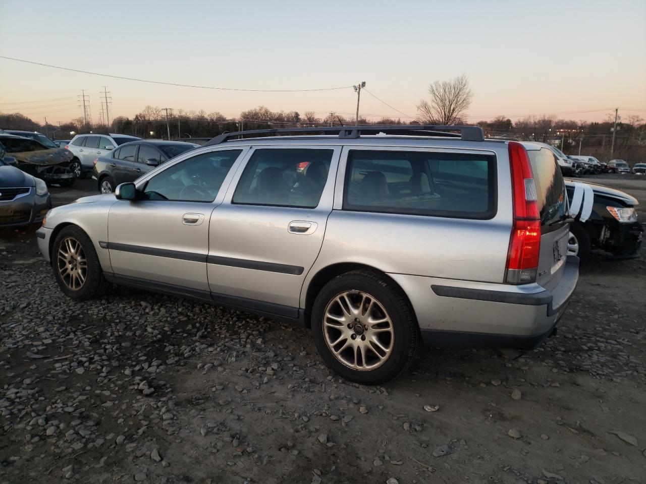 YV1SW53D812101600 2001 Volvo V70 T5 Turbo