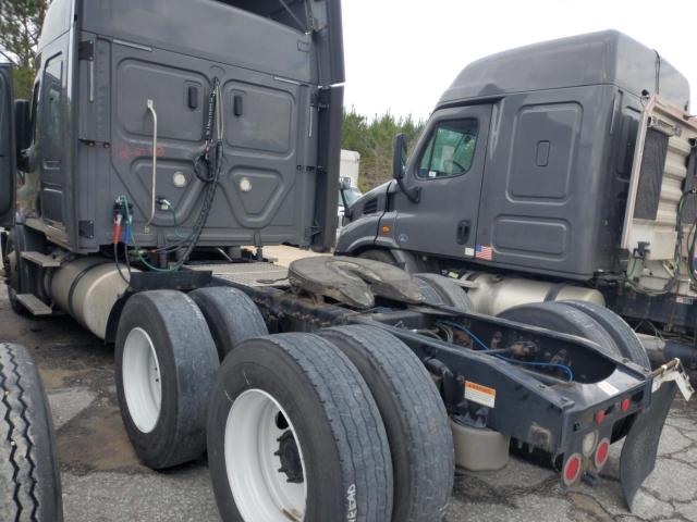 Lot #2320483163 2018 FREIGHTLINER CASCADIA 1 salvage car