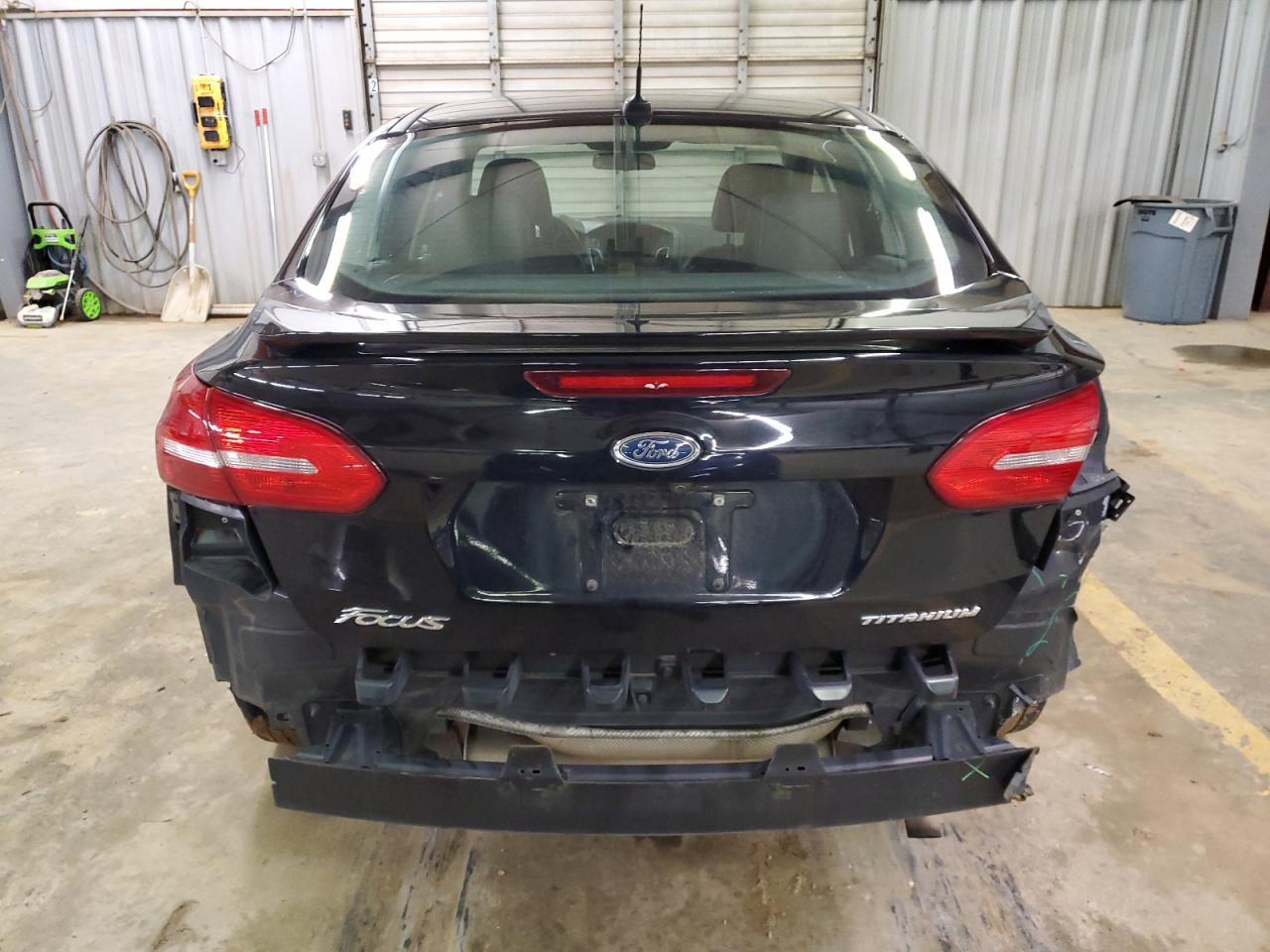 1FADP3J26JL228718 2018 Ford Focus Titanium