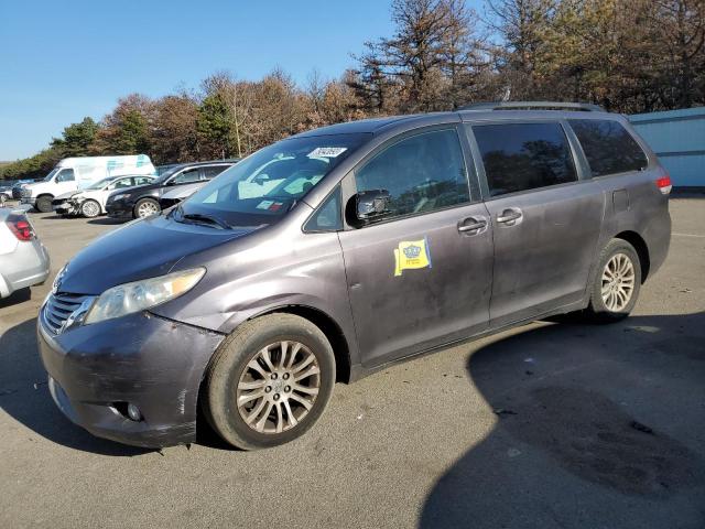 2012 Toyota Sienna XLE