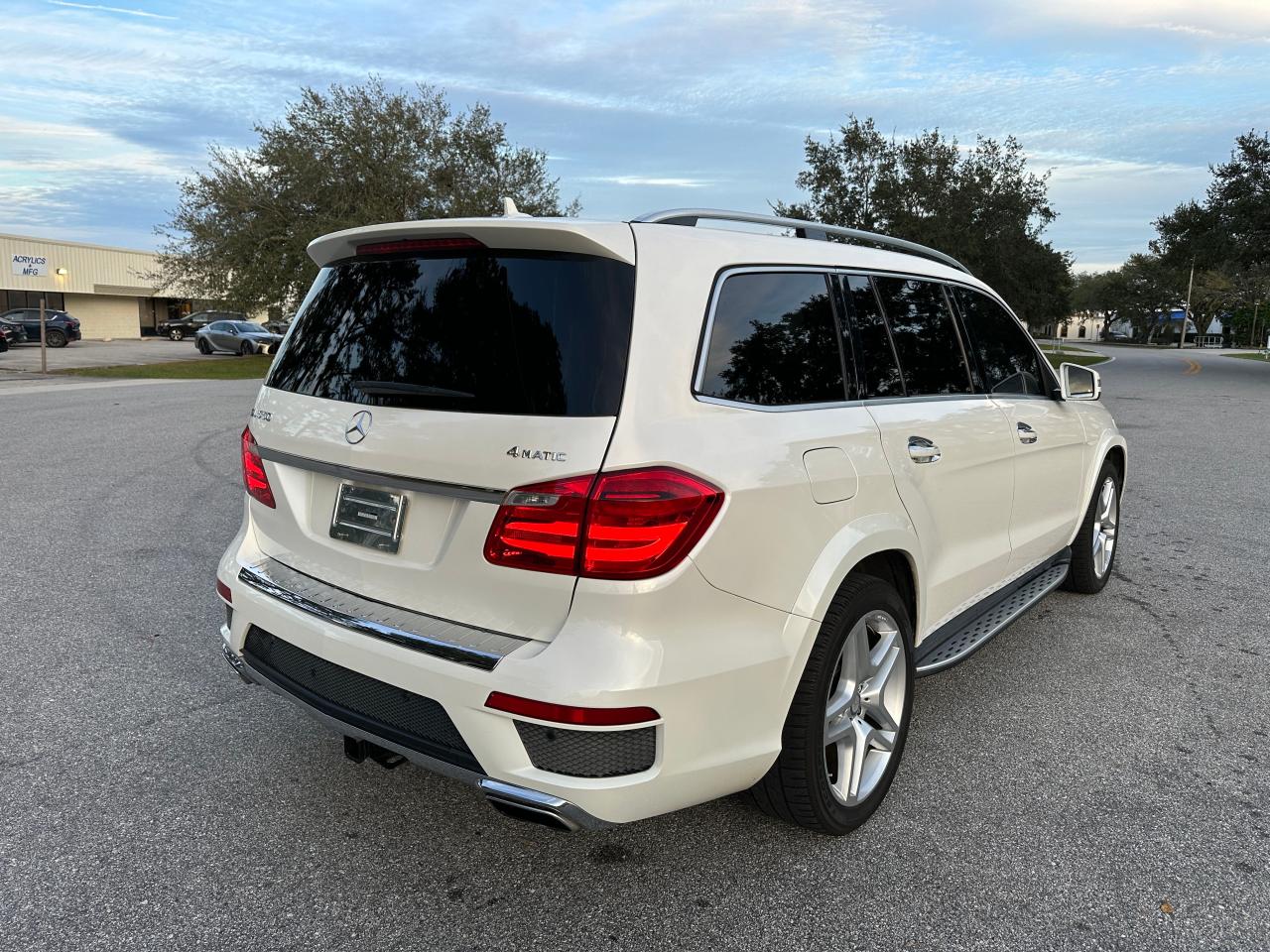 4JGDF7DE7FA529183 2015 Mercedes-Benz Gl 550 4Matic