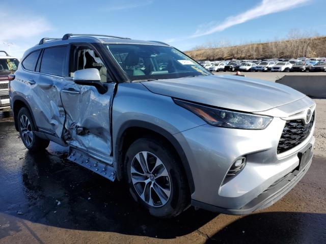 VIN 5TDHZRBH9NS210746 2022 Toyota Highlander, Xle no.4