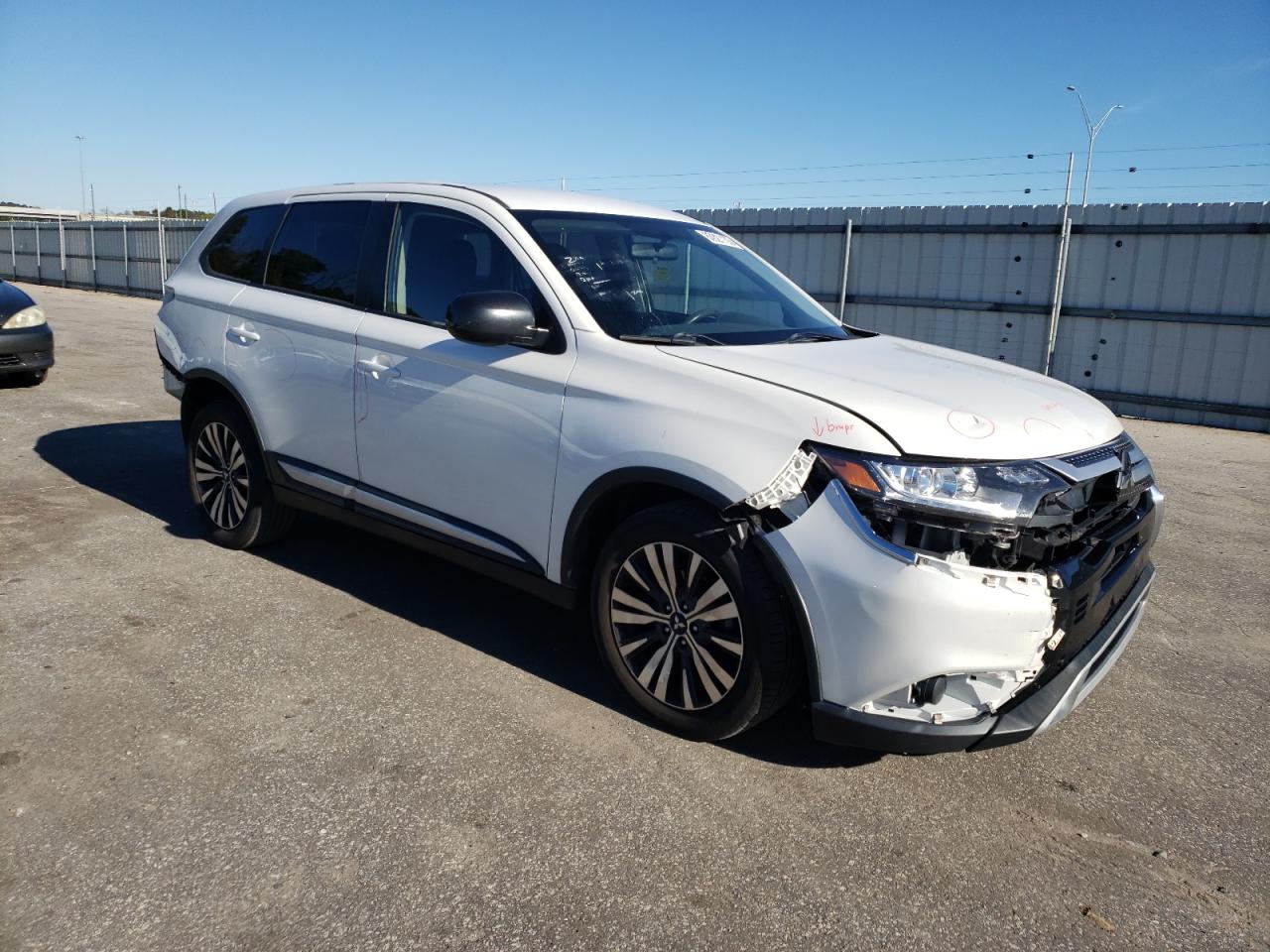 JA4AD2A35KZ005944 2019 Mitsubishi Outlander Es