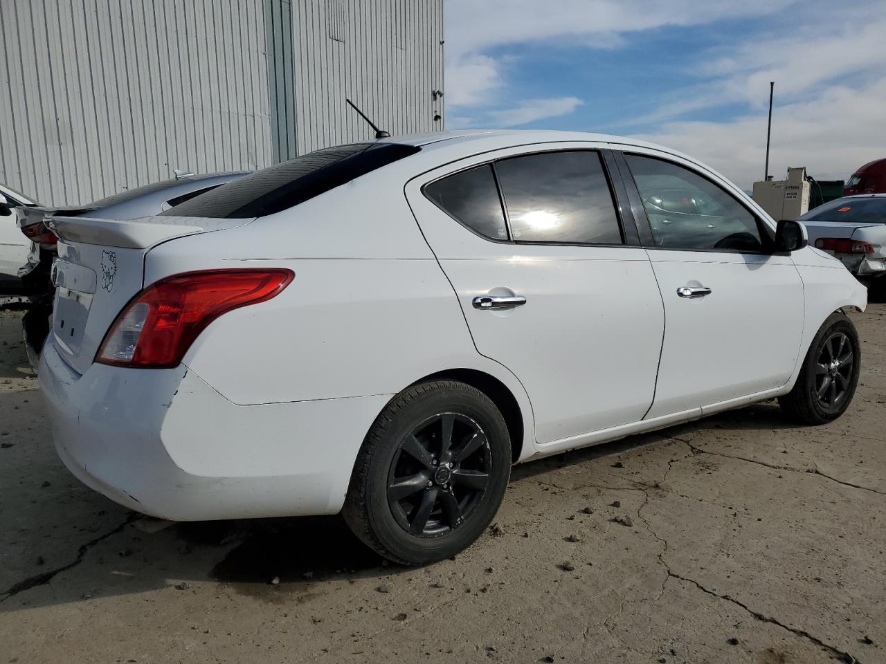 2014 Nissan Versa S vin: 3N1CN7AP5EL800633