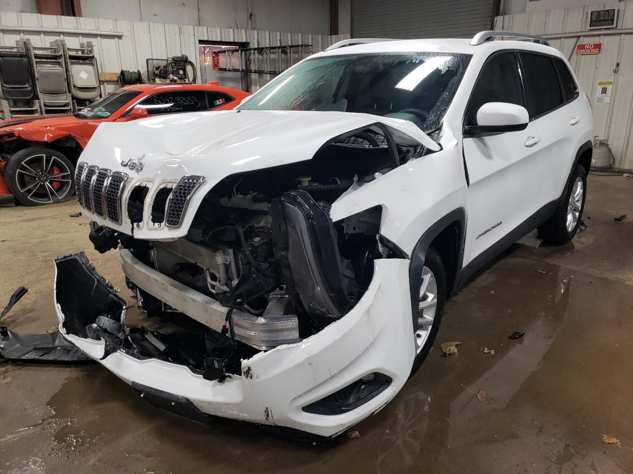 2019 Jeep Cherokee Latitude vin: 1C4PJLCBXKD377179