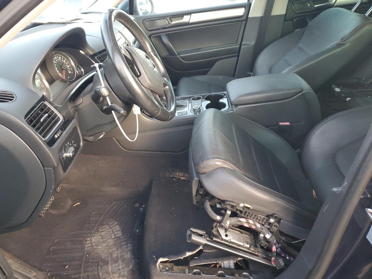 wvgef9bp9ed005910 WVGEF9BP9ED005910 2014 Volkswagen Touareg V6