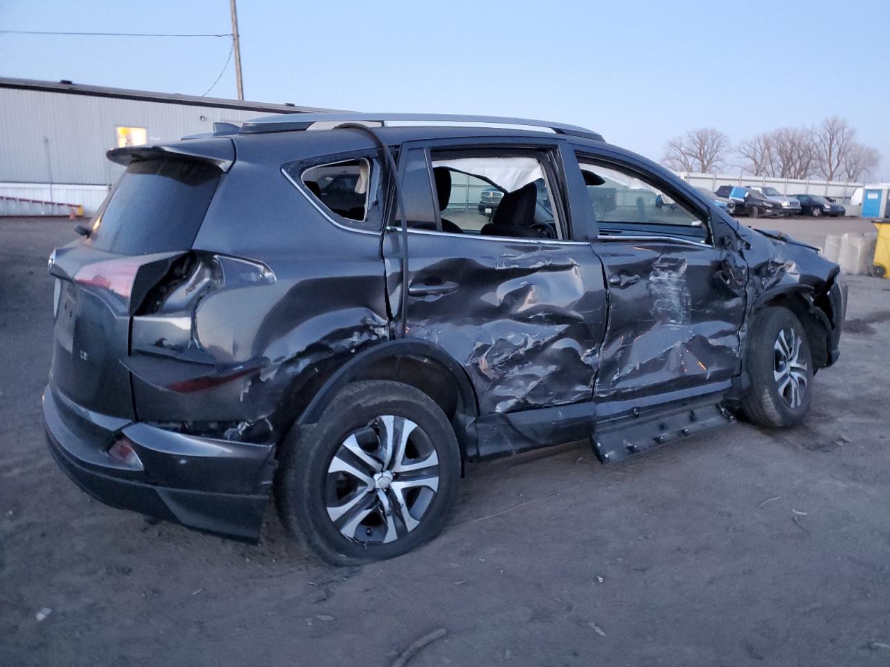 JTMZFREV0JJ739783 2018 Toyota Rav4 Le