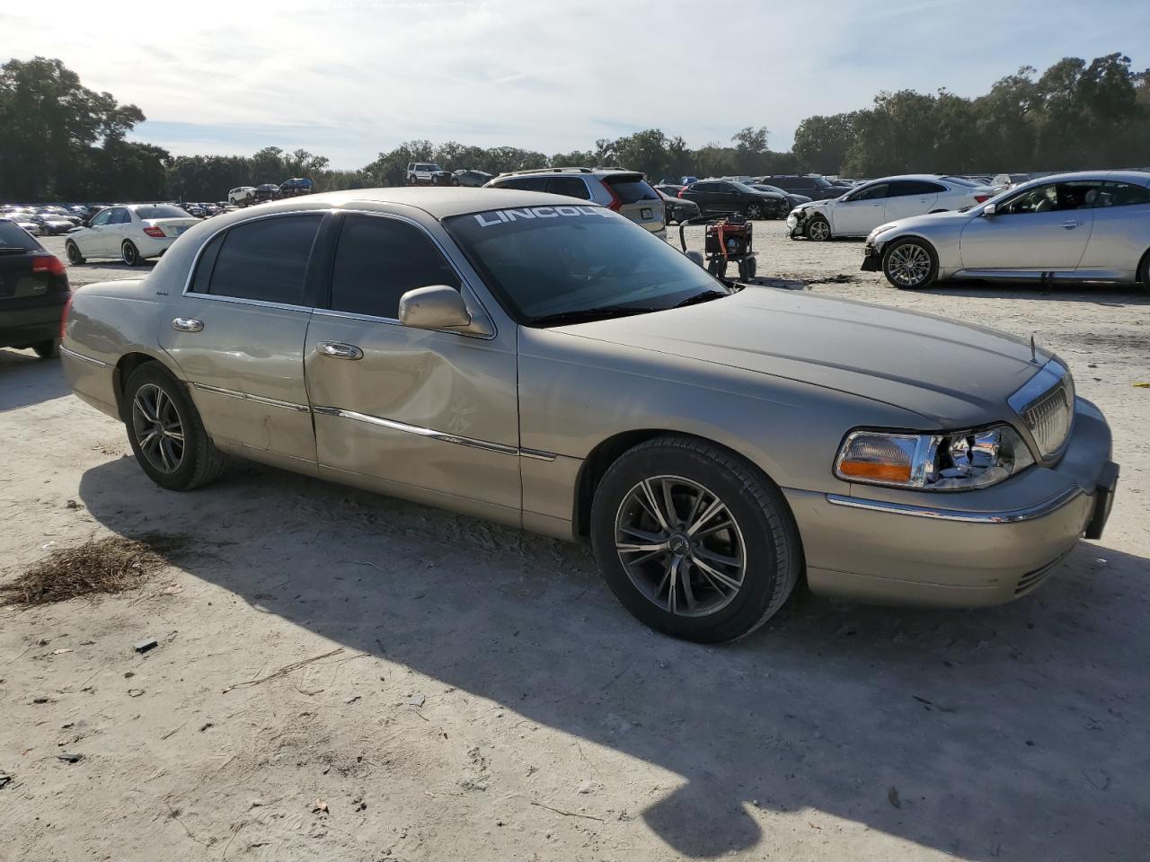 1LNHM81WX4Y632578 2004 Lincoln Town Car Executive