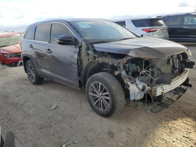 VIN 5TDJZRFH9KS708324 2019 Toyota Highlander, SE no.4