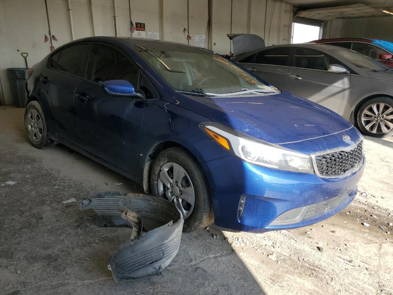 2018 Kia Forte Lx vin: 3KPFK4A75JE258465