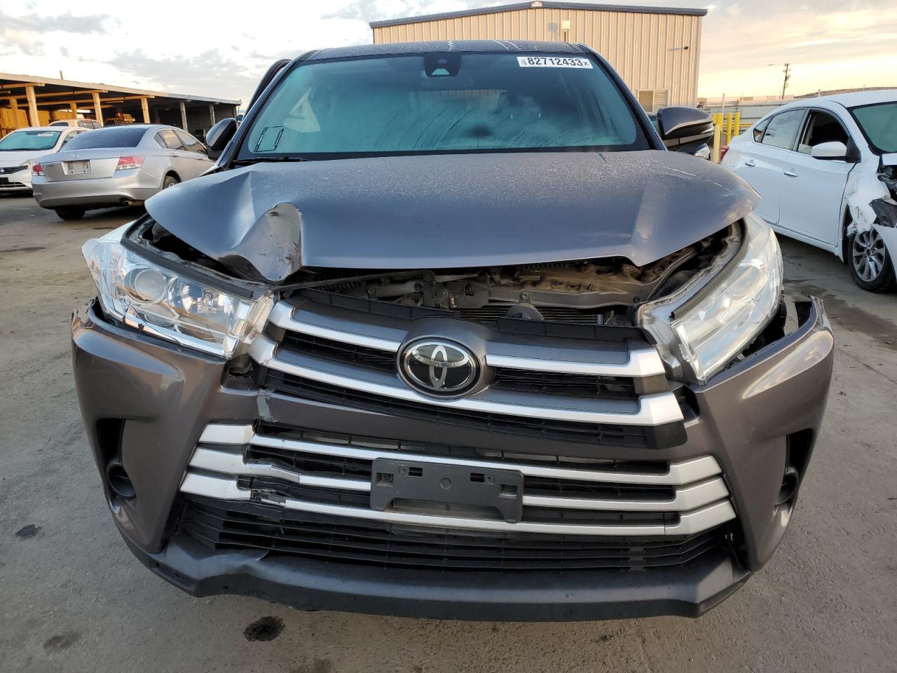 5TDZZRFHXKS308792 2019 Toyota Highlander Le