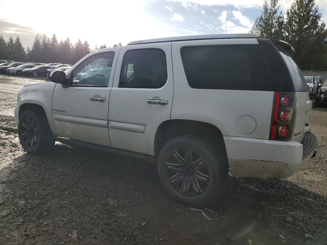 1GKFK638X7J400987 2007 GMC Yukon Denali