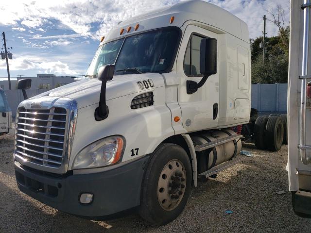 Lot #2320738271 2016 FREIGHTLINER CASCADIA 1 salvage car