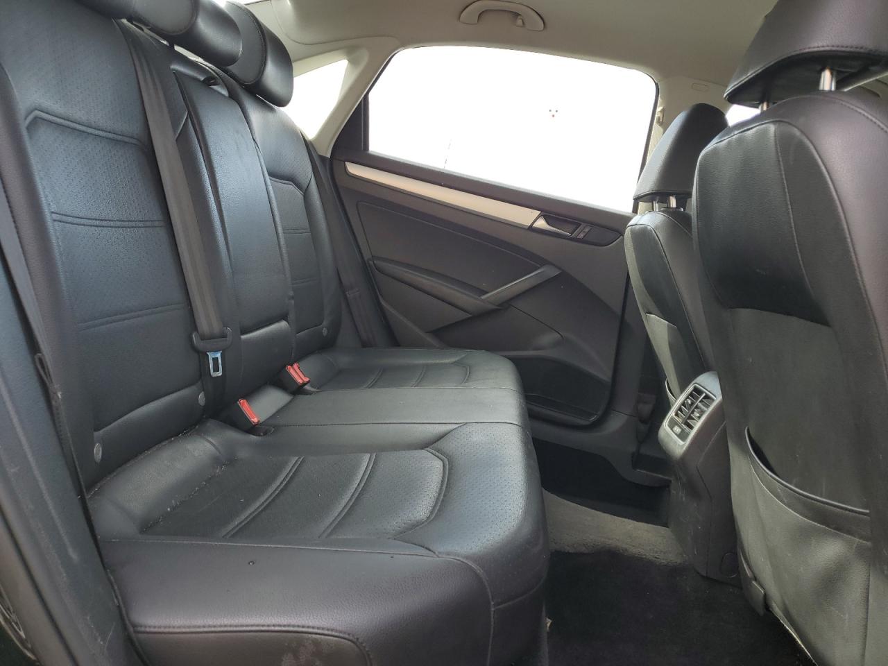 1VWBP7A33DC034957 2013 Volkswagen Passat Se