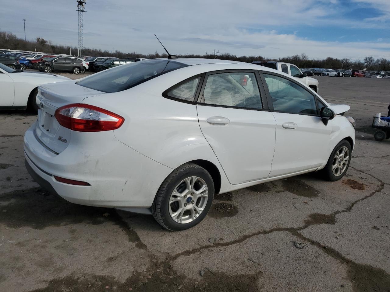 3FADP4BJ9FM111703 2015 Ford Fiesta Se