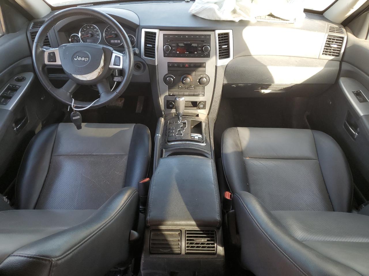 1J8HR48P89C513597 2009 Jeep Grand Cherokee Laredo