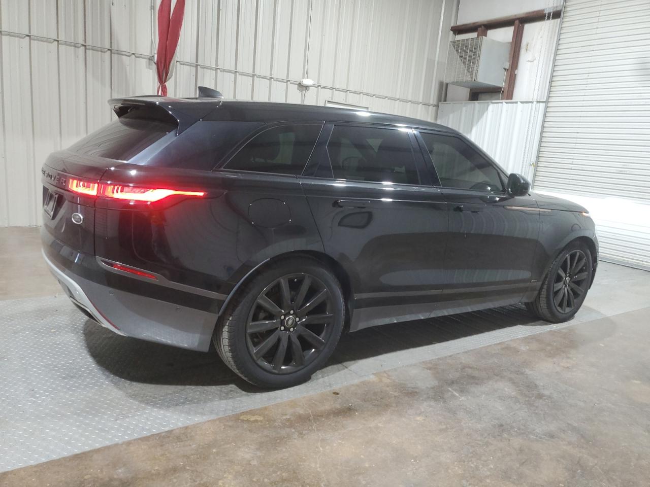 SALYL2RV8JA739383 2018 Land Rover Range Rover Velar R-Dynamic Se