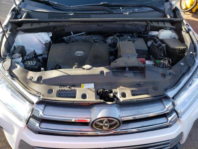 VIN 5TDJZRFH5KS627028 2019 Toyota Highlander, SE no.11