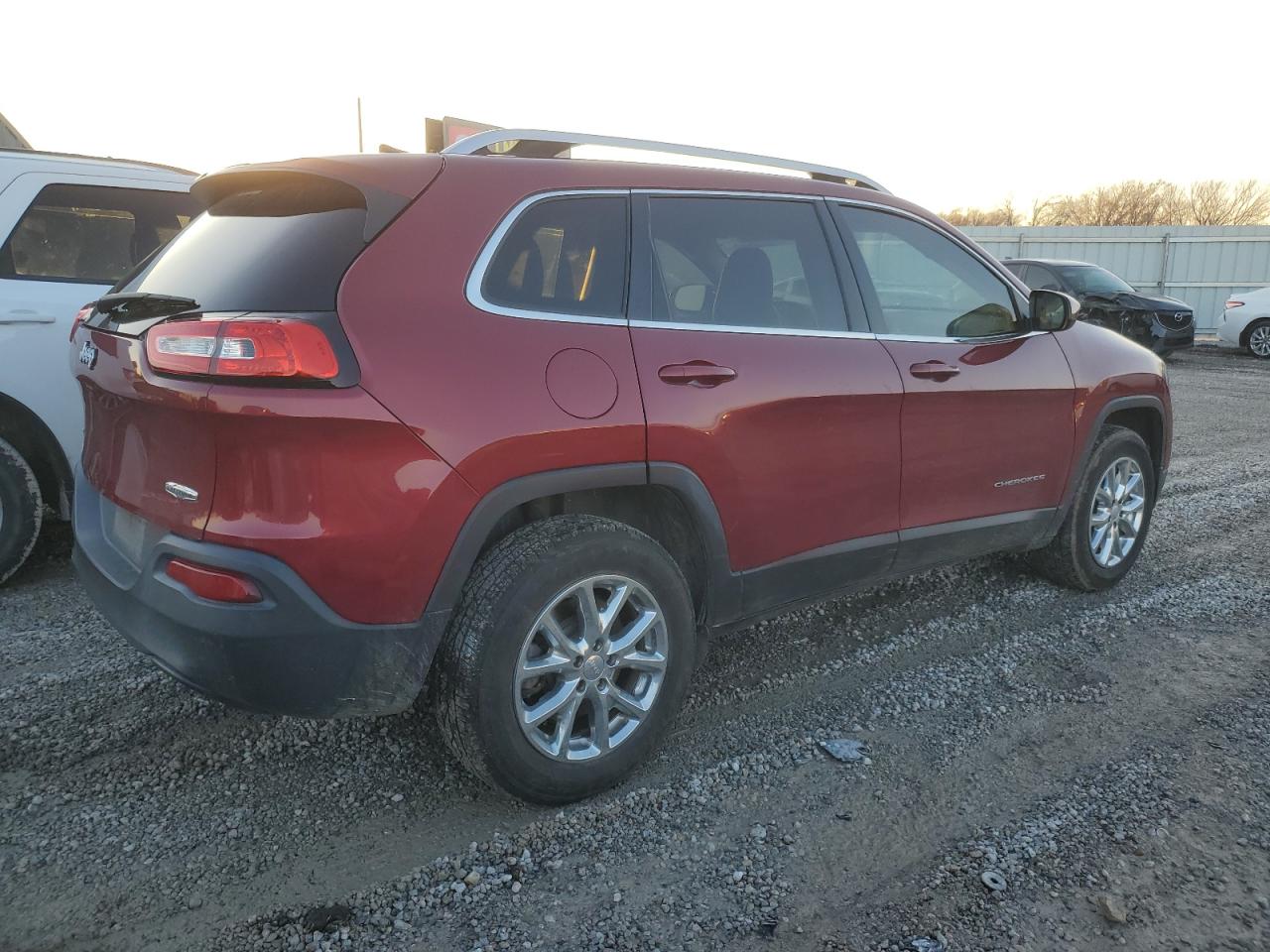 2016 Jeep Cherokee Latitude vin: 1C4PJMCB0GW187232