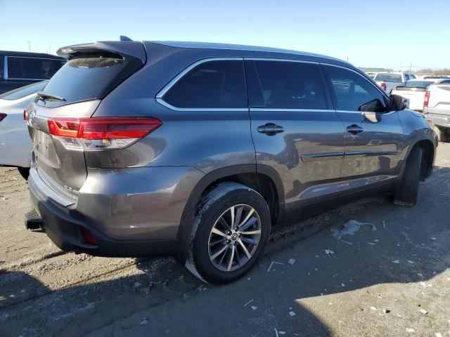 VIN 5TDJZRFH3KS928168 2019 Toyota Highlander, SE no.3