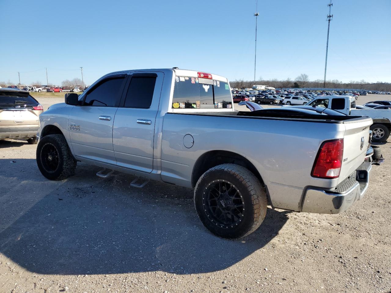 1C6RR7GG9JS319130 2018 Ram 1500 Slt