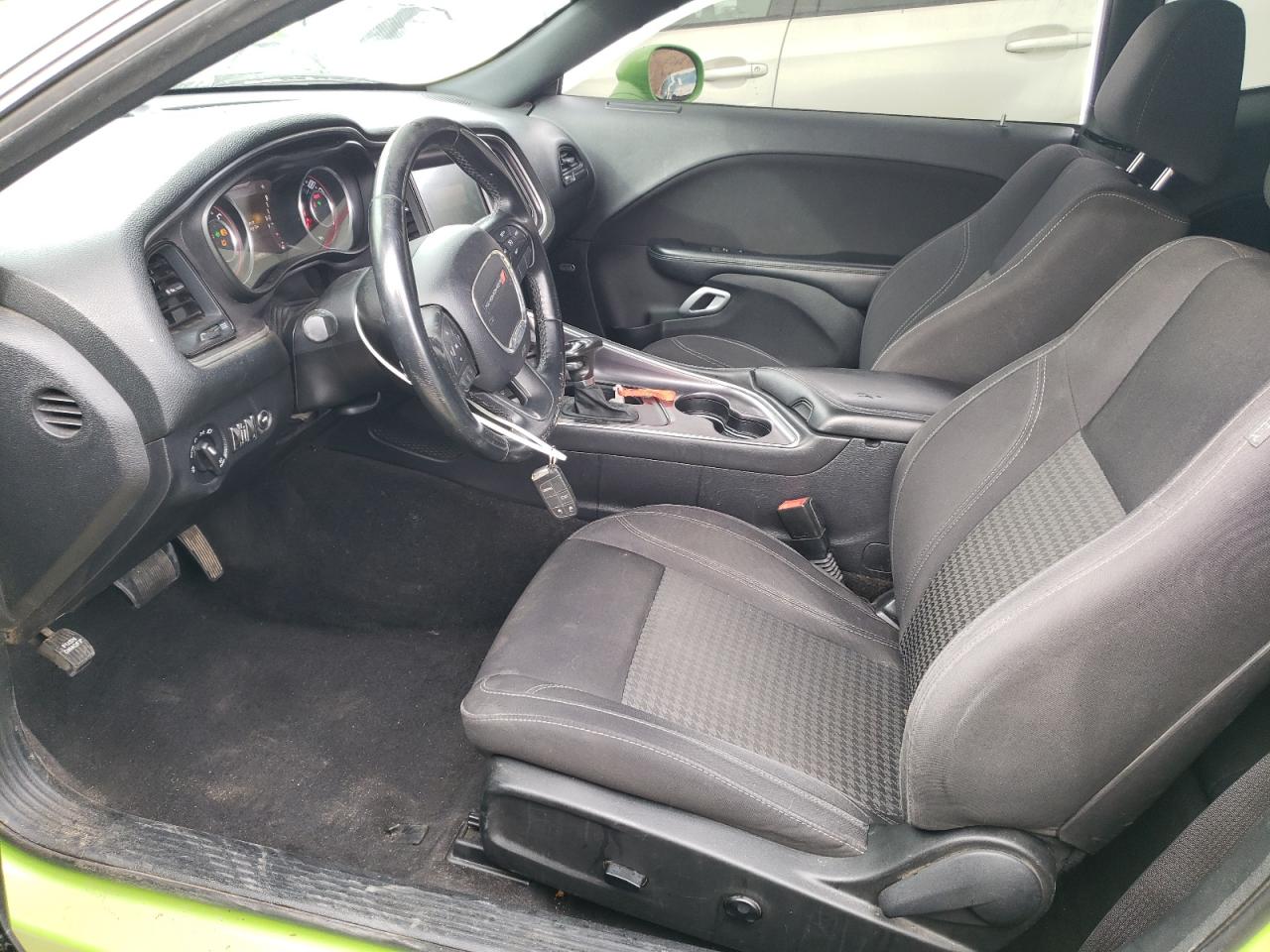 2C3CDZAT1FH718826 2015 Dodge Challenger Sxt