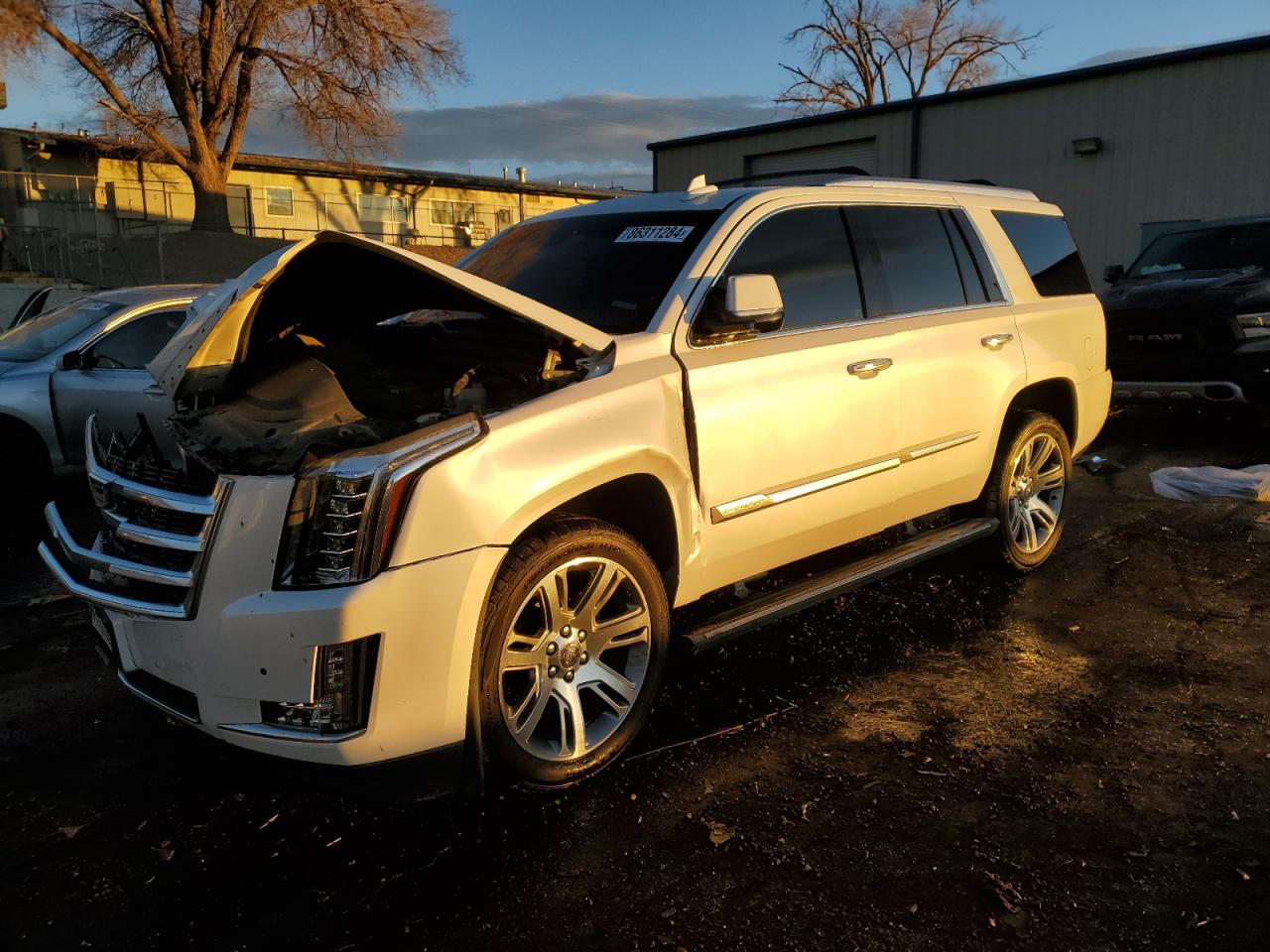 CADILLAC ESCALADE PREMIUM
