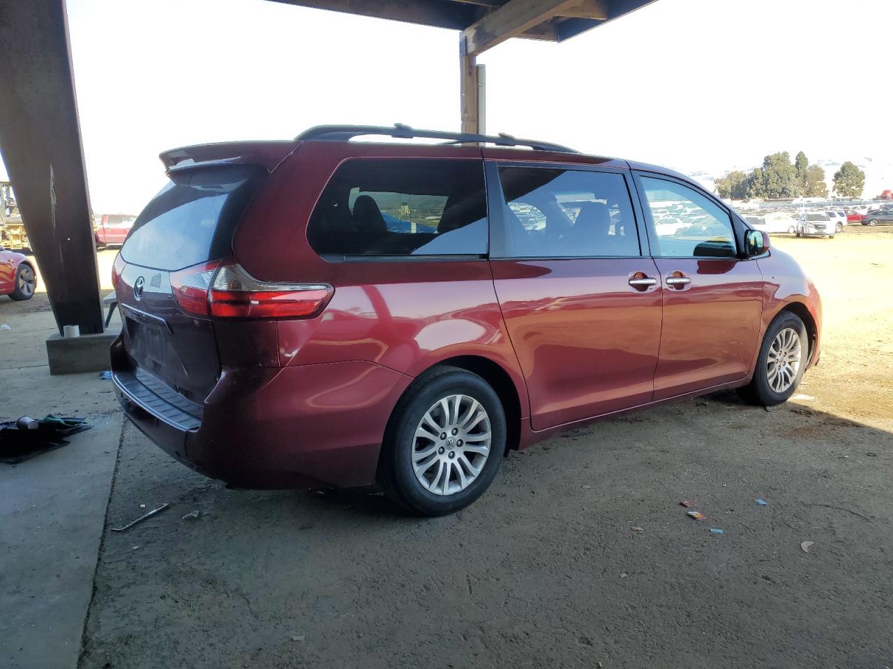 Lot #3029479701 2017 TOYOTA SIENNA XLE