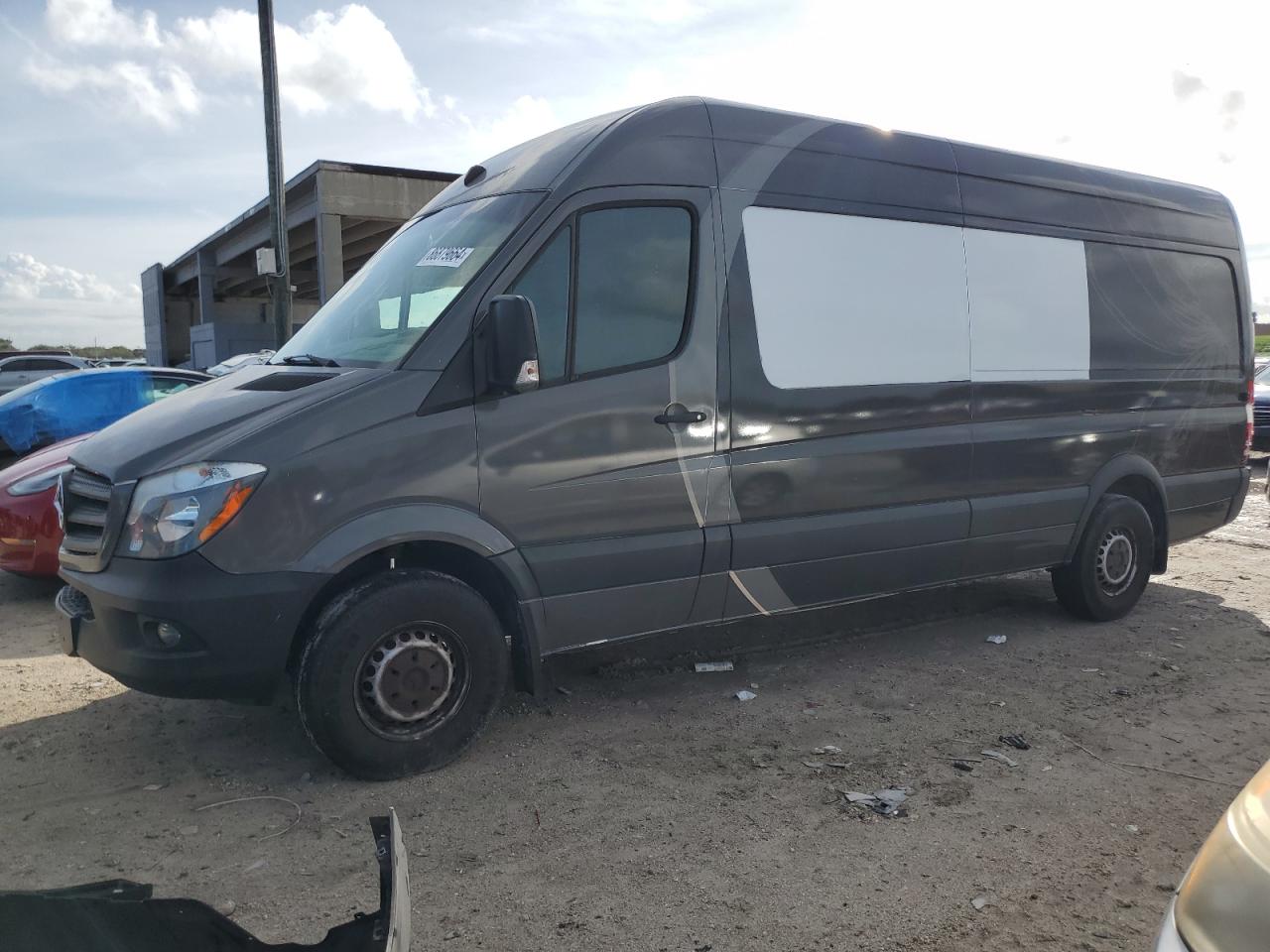  Salvage Mercedes-Benz Sprinter