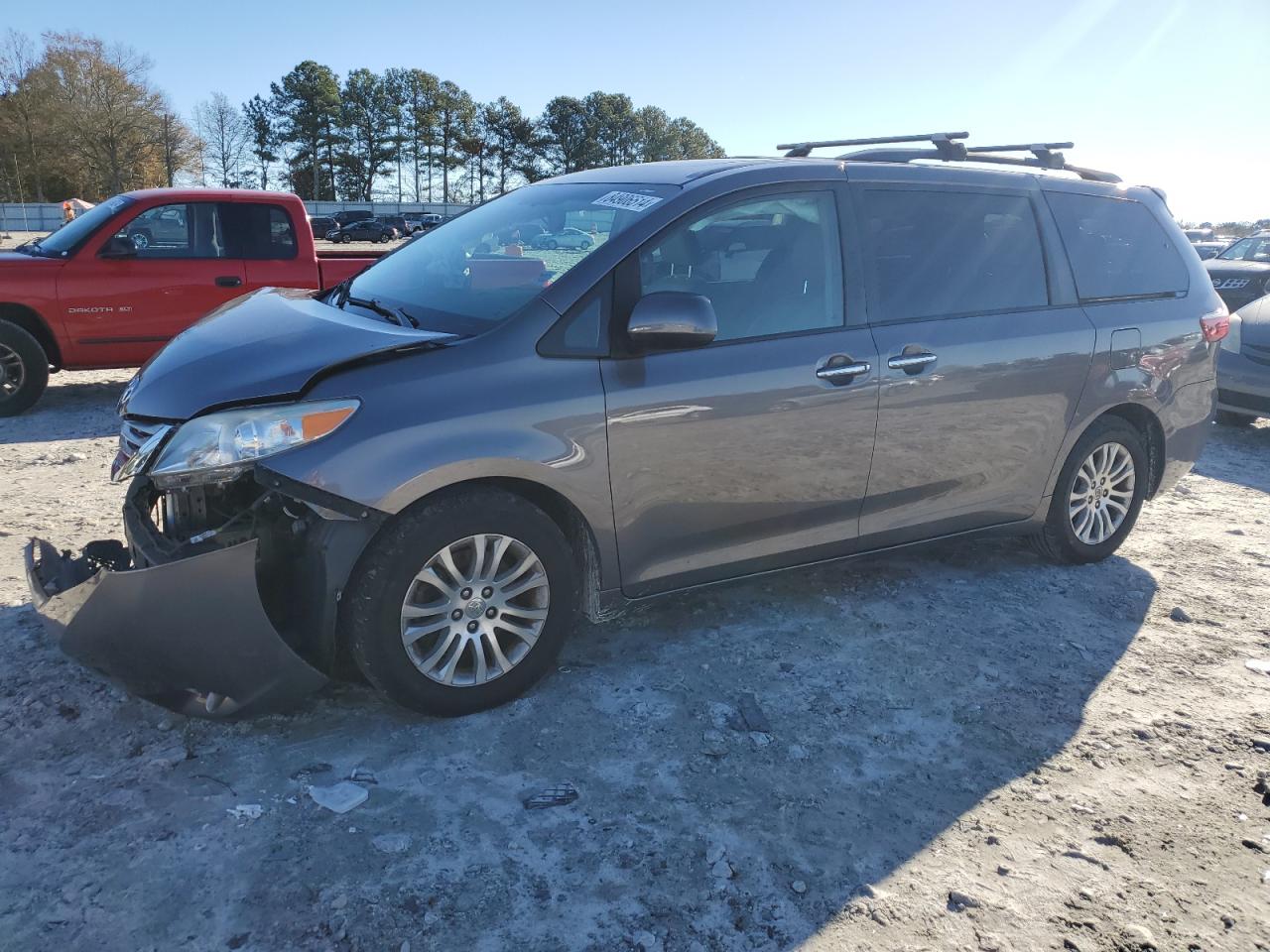 Lot #3033316827 2017 TOYOTA SIENNA XLE