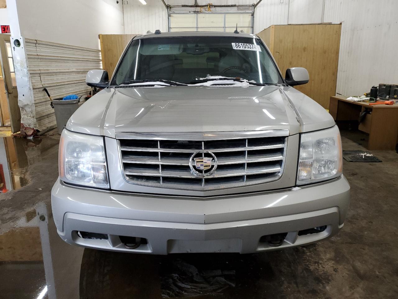 Lot #3033070009 2004 CADILLAC ESCALADE E