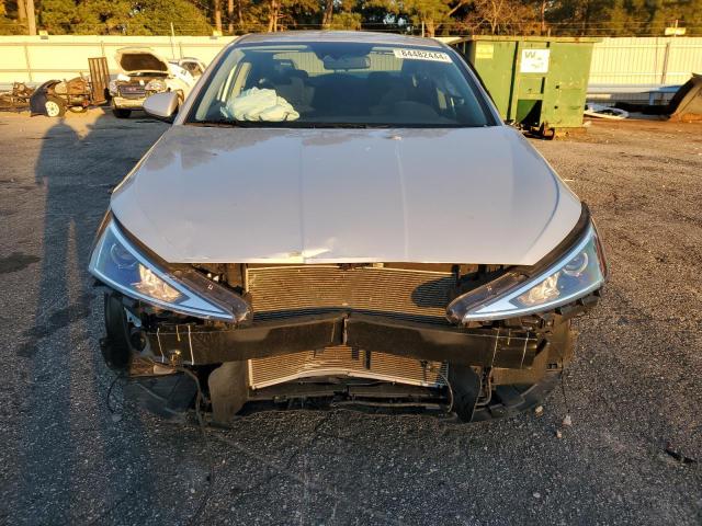 2019 HYUNDAI ELANTRA SE - KMHD84LF3KU879907