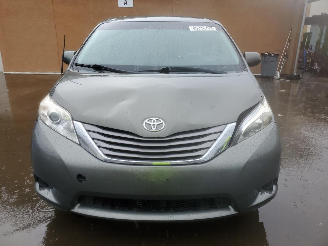 Lot #3052269595 2012 TOYOTA SIENNA BAS