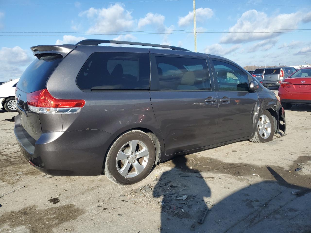 Lot #3025984998 2014 TOYOTA SIENNA LE