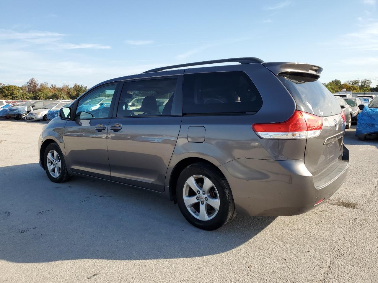 Lot #3030665119 2013 TOYOTA SIENNA LE