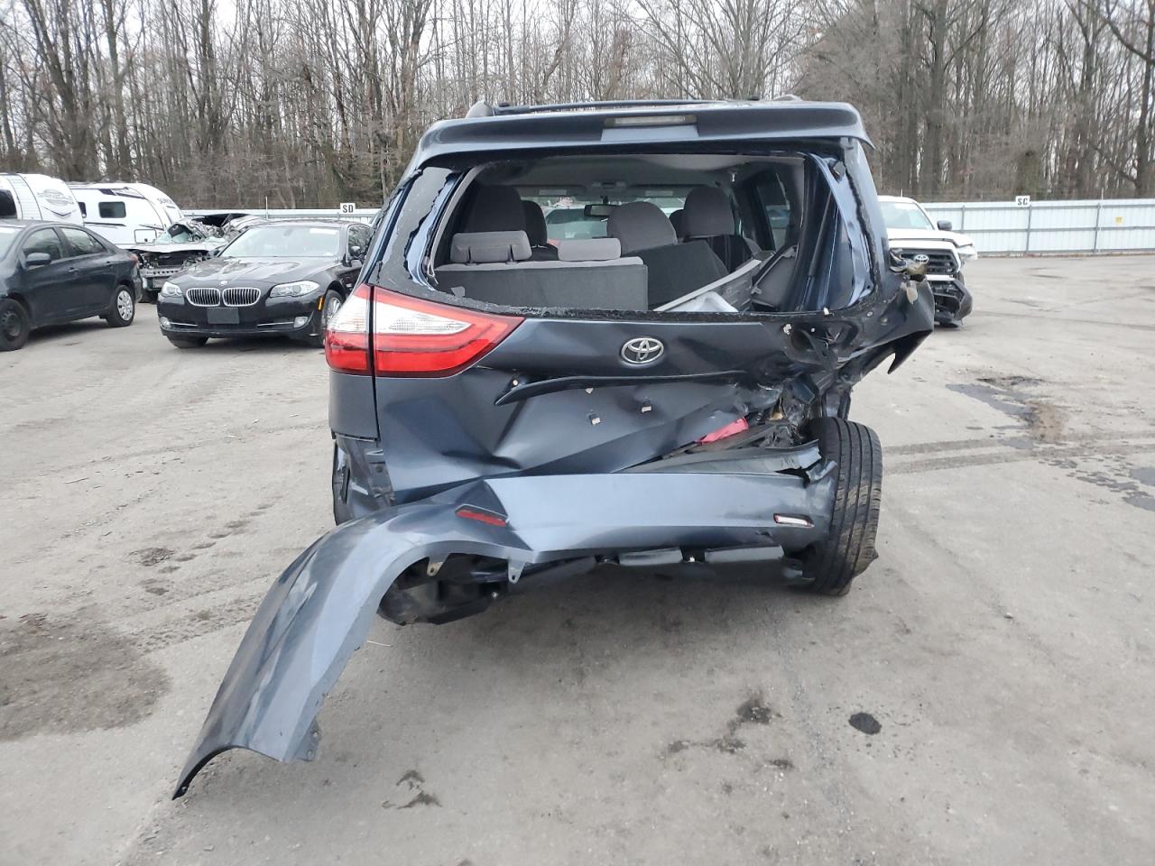 Lot #3040721754 2016 TOYOTA SIENNA LE