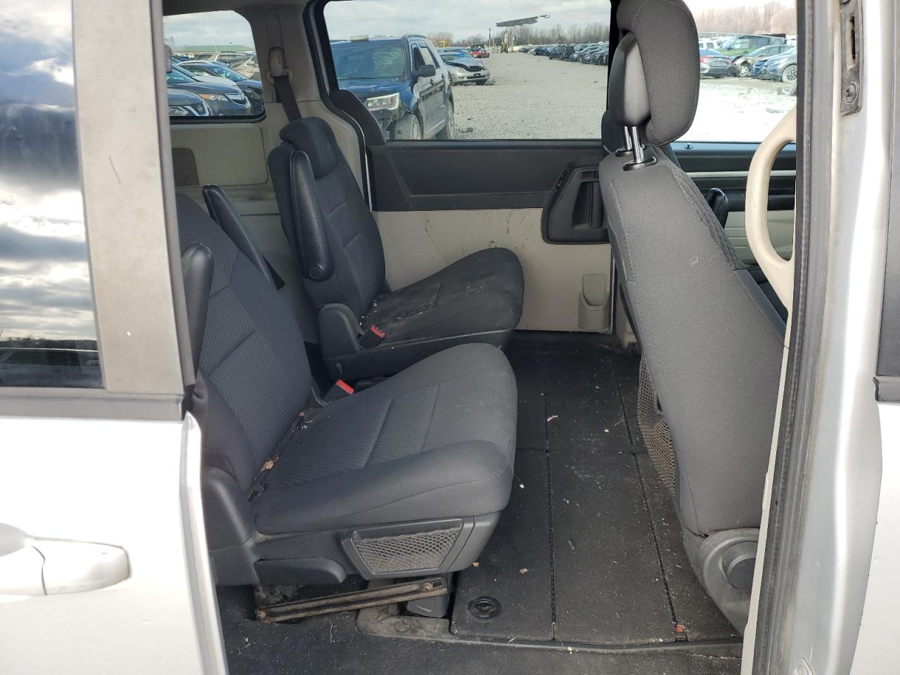 Lot #3315994088 2010 DODGE GRAND CARA