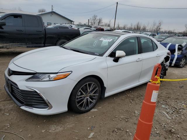 TOYOTA CAMRY XLE
