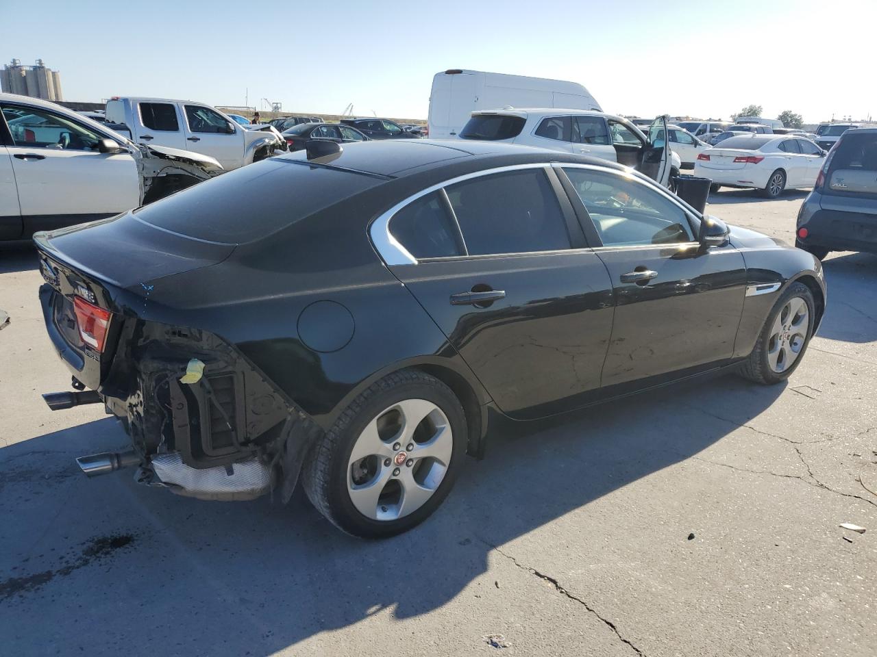 Lot #3045842650 2017 JAGUAR XE