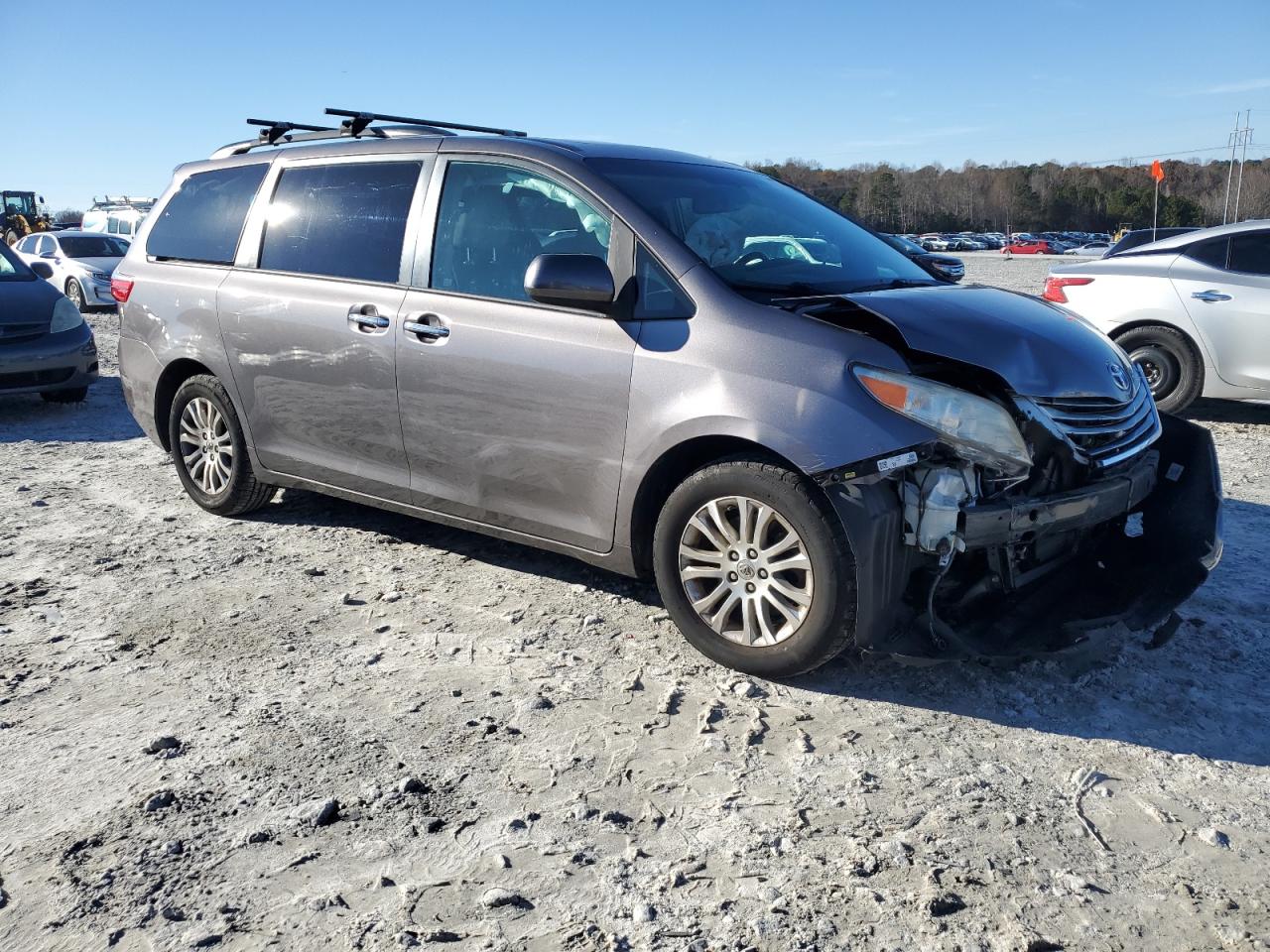 Lot #3033316827 2017 TOYOTA SIENNA XLE