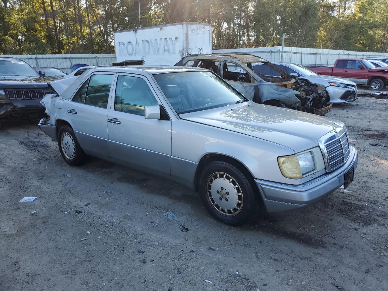 Lot #3045871665 1993 MERCEDES-BENZ 300 E